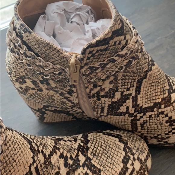 Mata Snake Skin Ankle Boots / NWOT - Picture 3 of 5